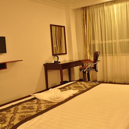 Grand Clarks Inn Badami Esterno foto