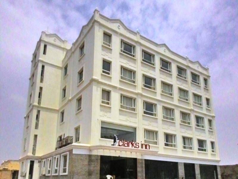 Grand Clarks Inn Badami Esterno foto