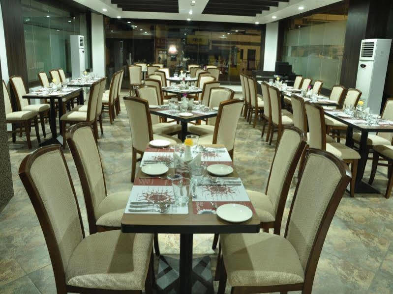 Grand Clarks Inn Badami Esterno foto