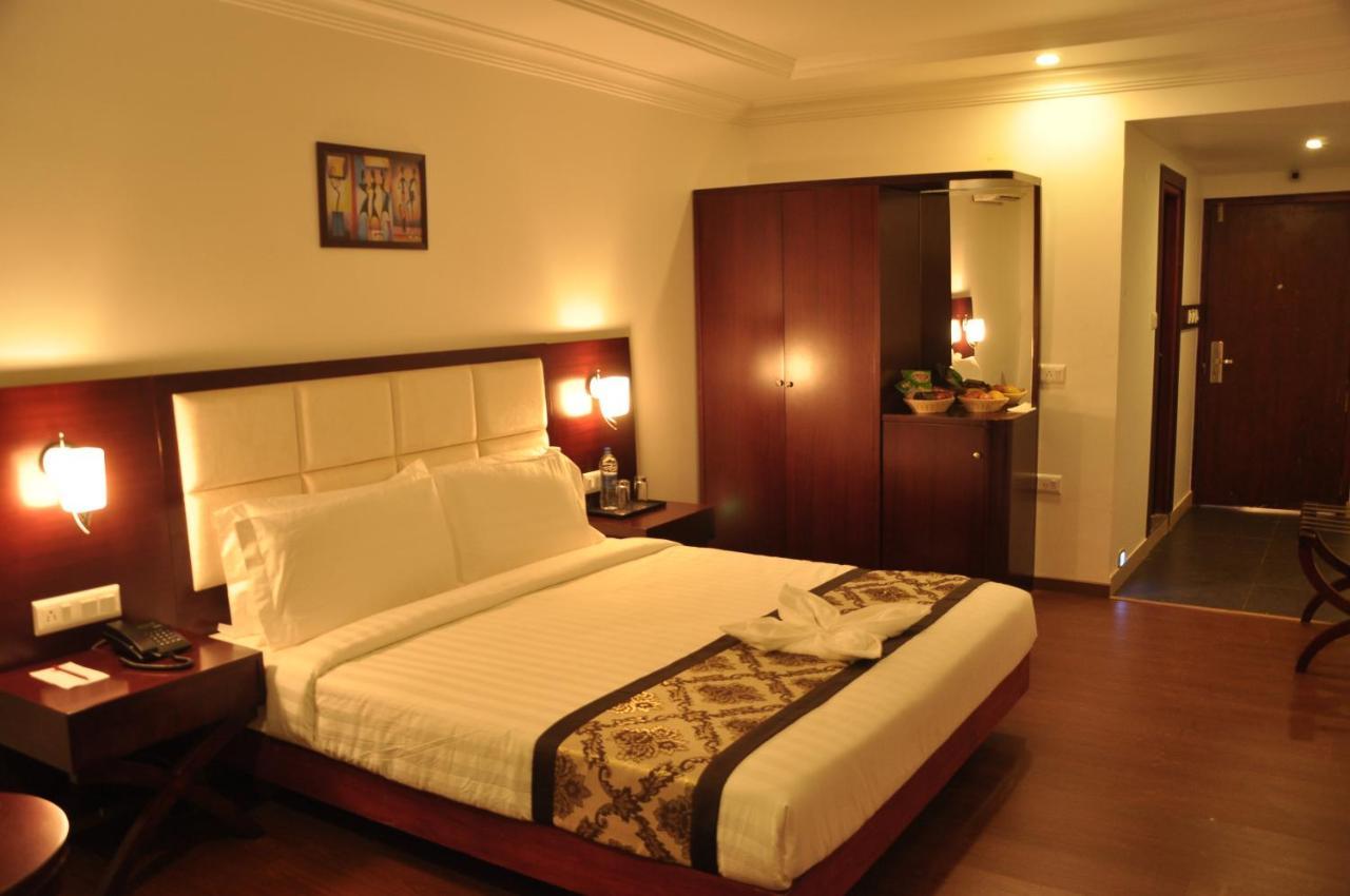 Grand Clarks Inn Badami Esterno foto