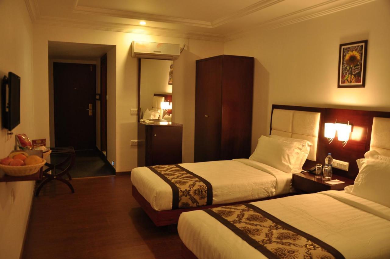 Grand Clarks Inn Badami Esterno foto