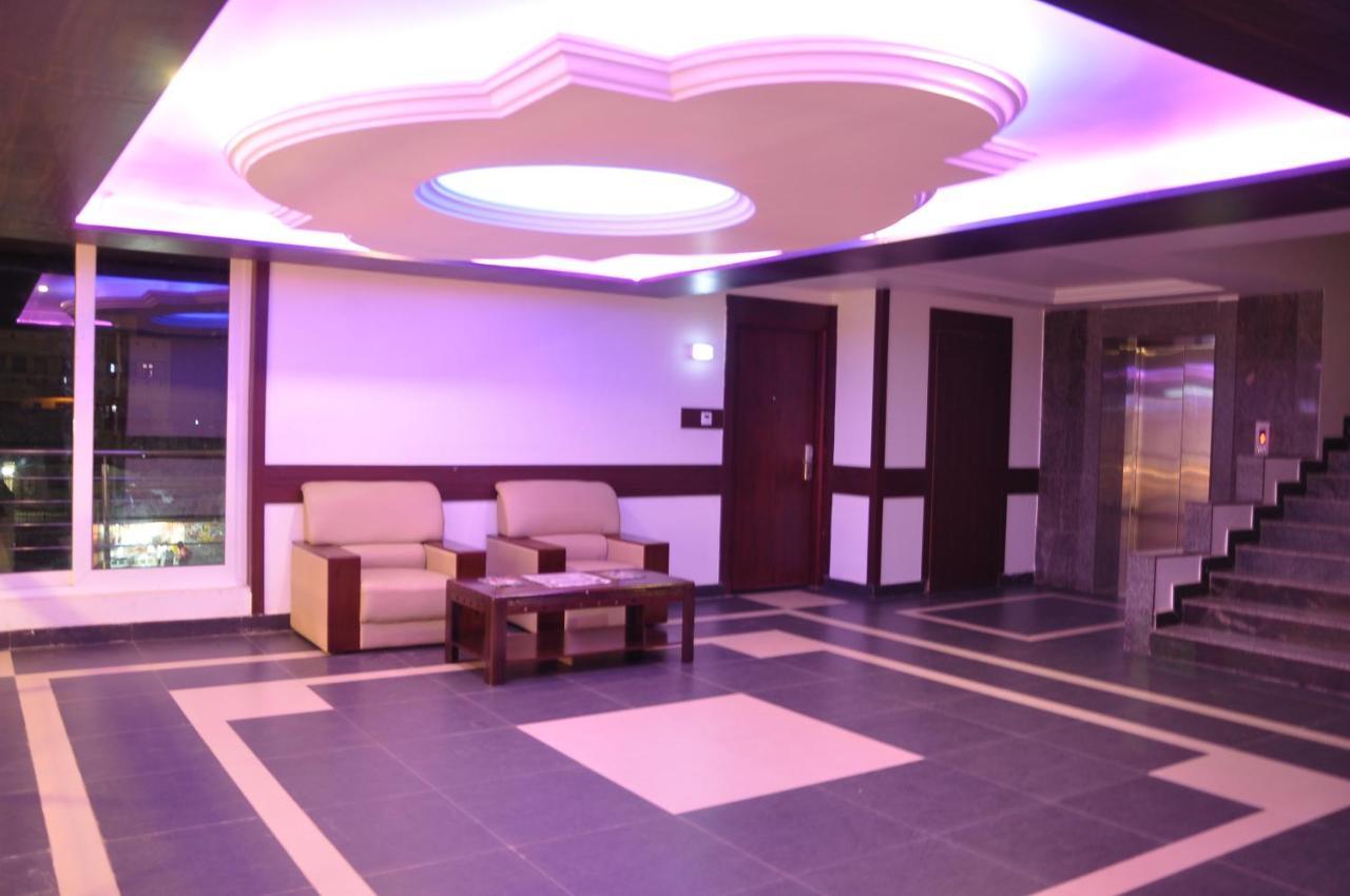 Grand Clarks Inn Badami Esterno foto