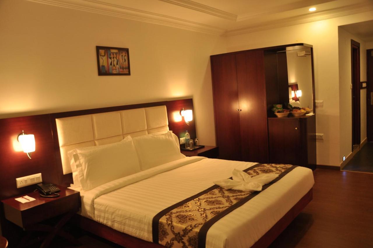 Grand Clarks Inn Badami Esterno foto
