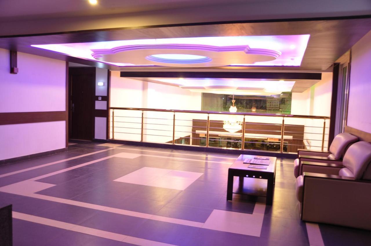 Grand Clarks Inn Badami Esterno foto