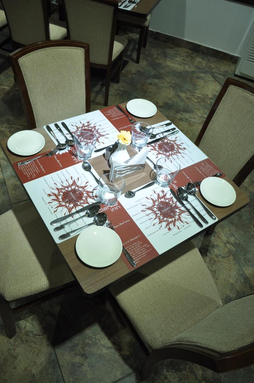 Grand Clarks Inn Badami Esterno foto
