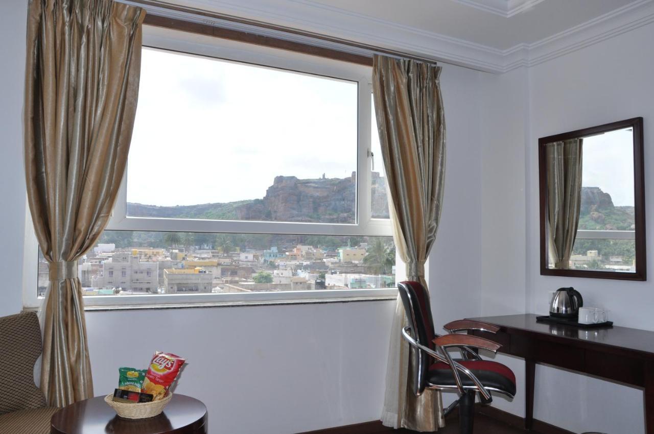 Grand Clarks Inn Badami Esterno foto