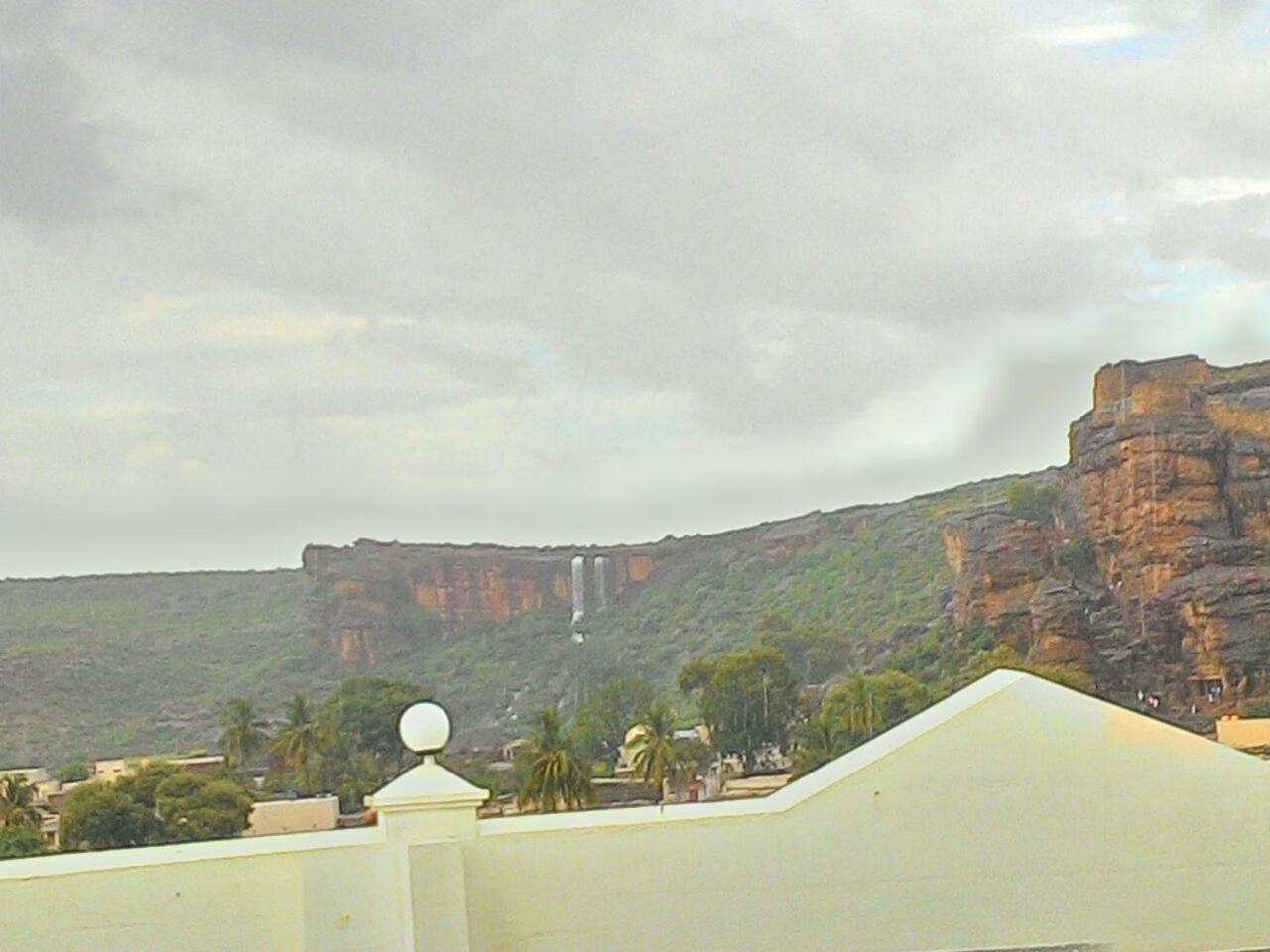 Grand Clarks Inn Badami Esterno foto