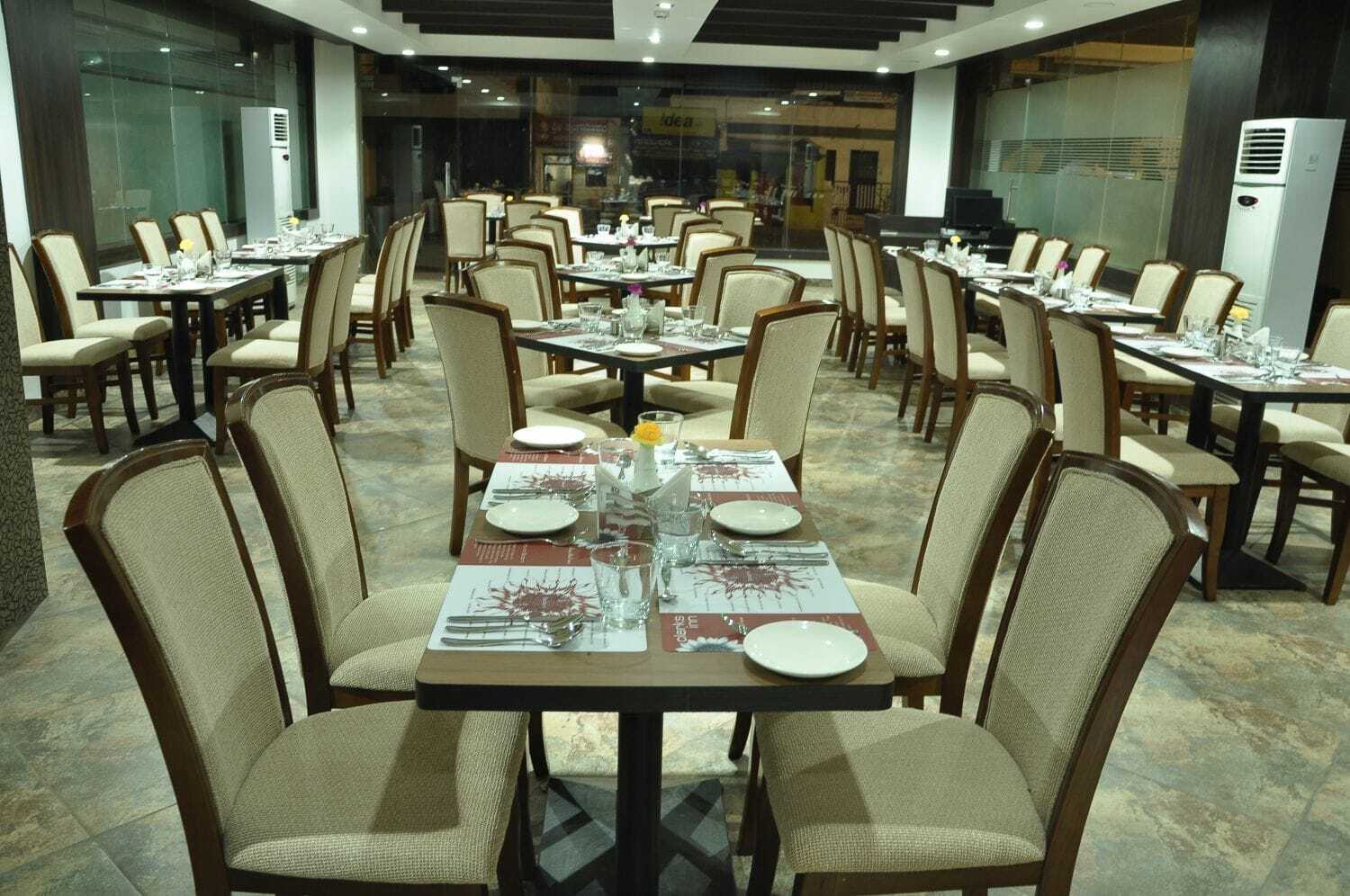 Grand Clarks Inn Badami Esterno foto